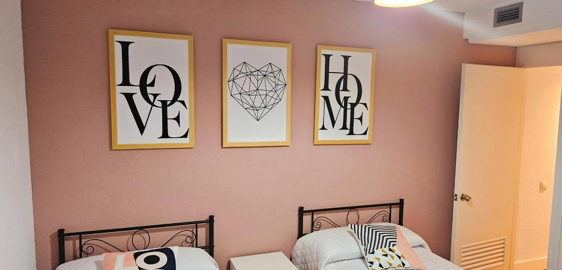 Apartamento Centro Catedral Carrera 27, 1 Plaza De Aparcamiento Y Netflix Gratis Jaén